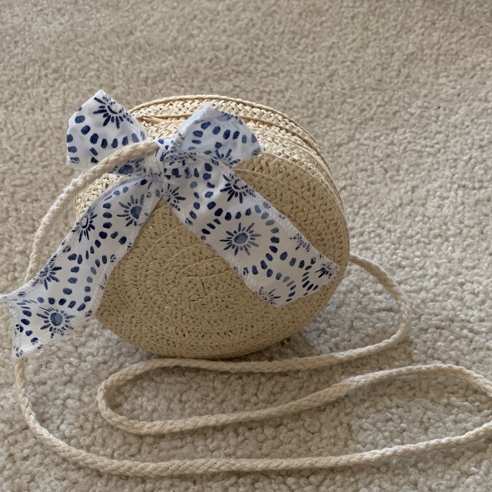 Round Straw Shoulder Bag with Blue/White Bow